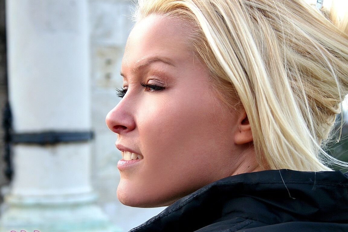 16P A linda pornstar húngara Sophie Moone passa uma linda tarde em Budapeste