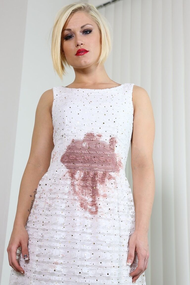 17P Blond Ash Hollywood tirando a roupa e revela buceta e cuzinho