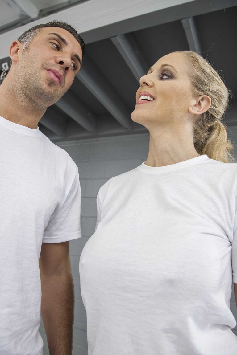 21P La MILF tetona Julia Ann follada en el coño por uno de sus alumnos
