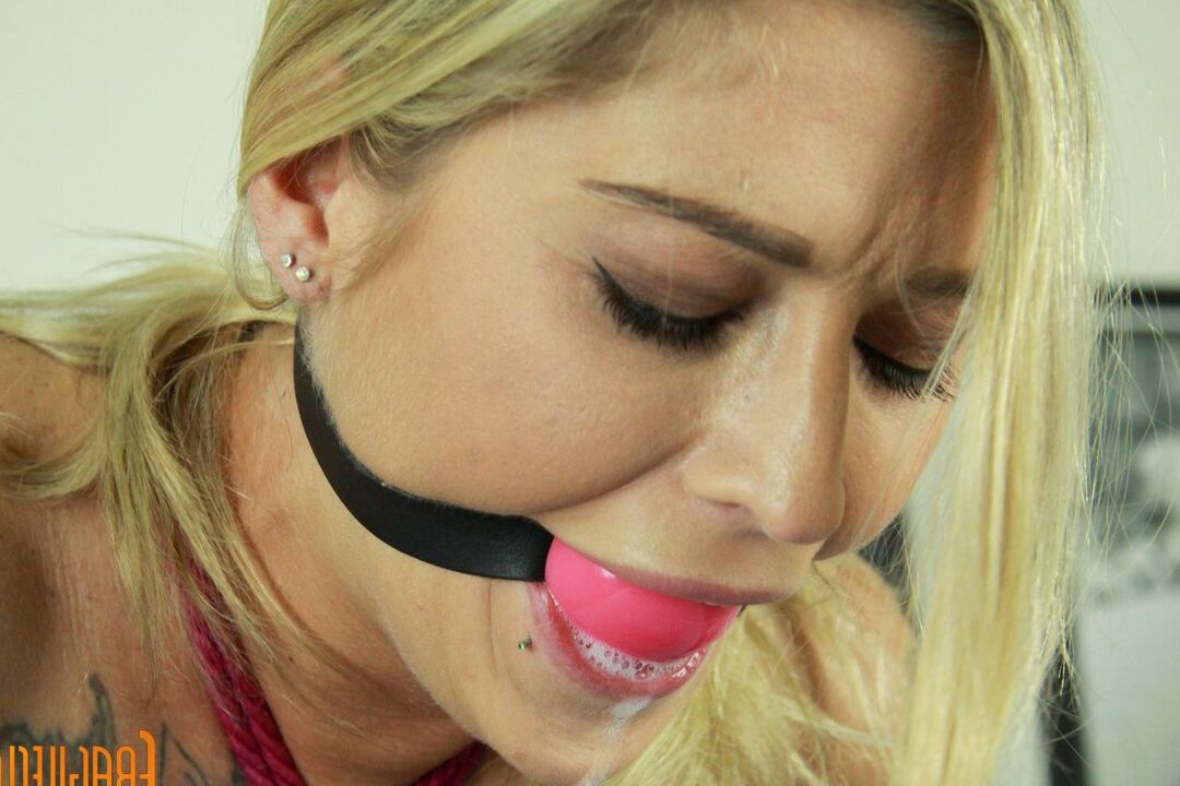 16P Tattooed blonde Kleio Valentien drools while riding a Sybian while ball gagged