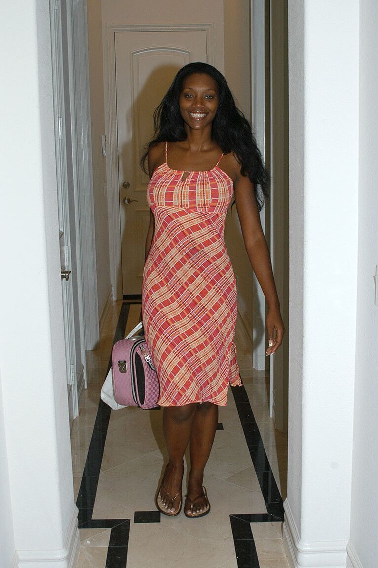 16P Black vixen Nyomi Banxxx posing naked with her white girl Kelly Madison