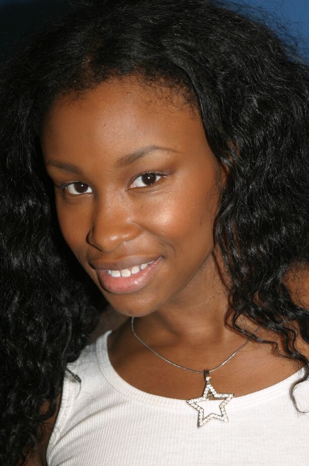 17P Ebony babe Kianna Jayde has a 1 on 1 session with a glory hole pecker
