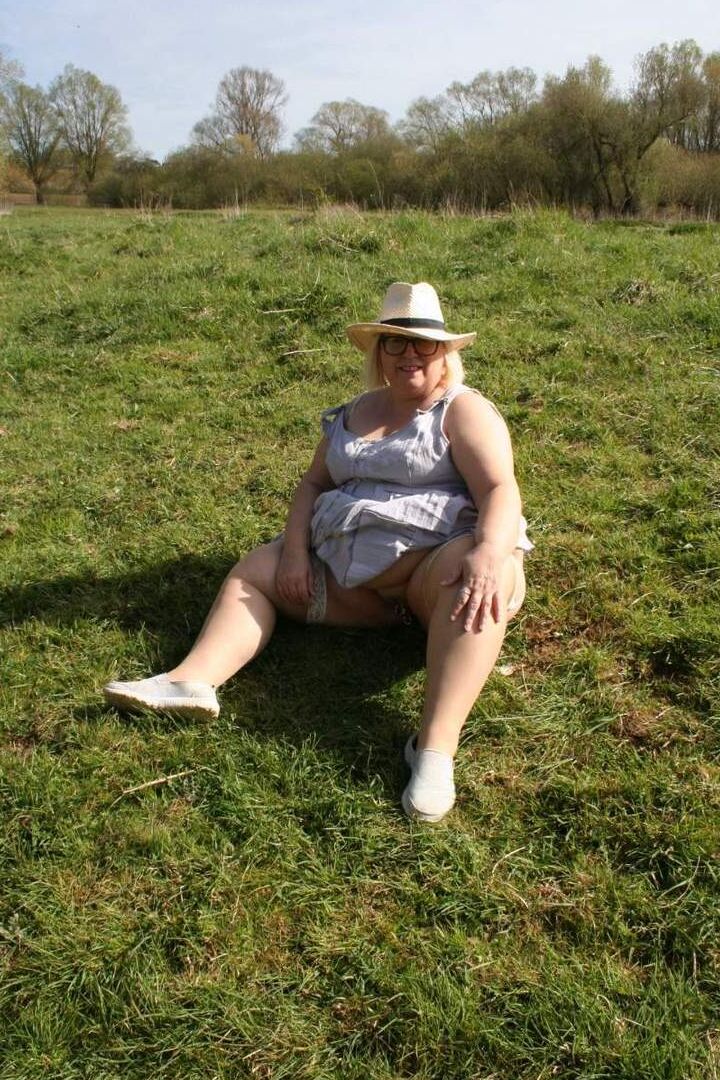 16P Obese UK blonde Lexie Cummings masturbates in a field while wearing hosiery