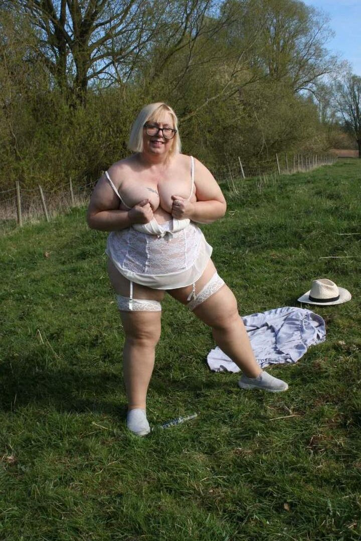 16P Obese UK blonde Lexie Cummings masturbates in a field while wearing hosiery