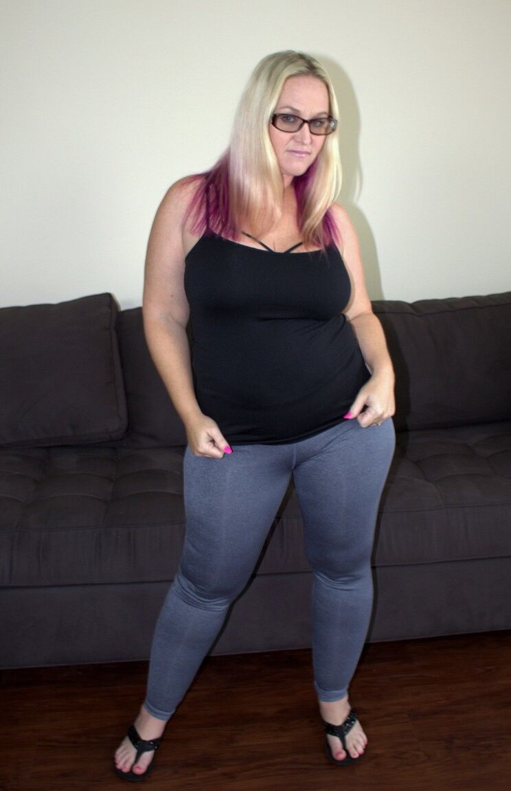 17P Fat chick with dyed hair does a striptease prior to interracial fucking