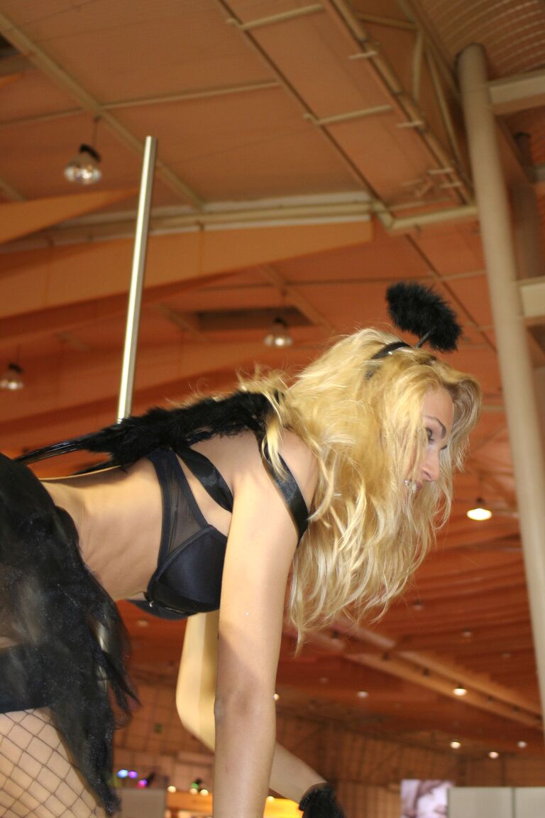 17P Skinny stripper Erica Fontes pole dancing before peeling her clothes on stage