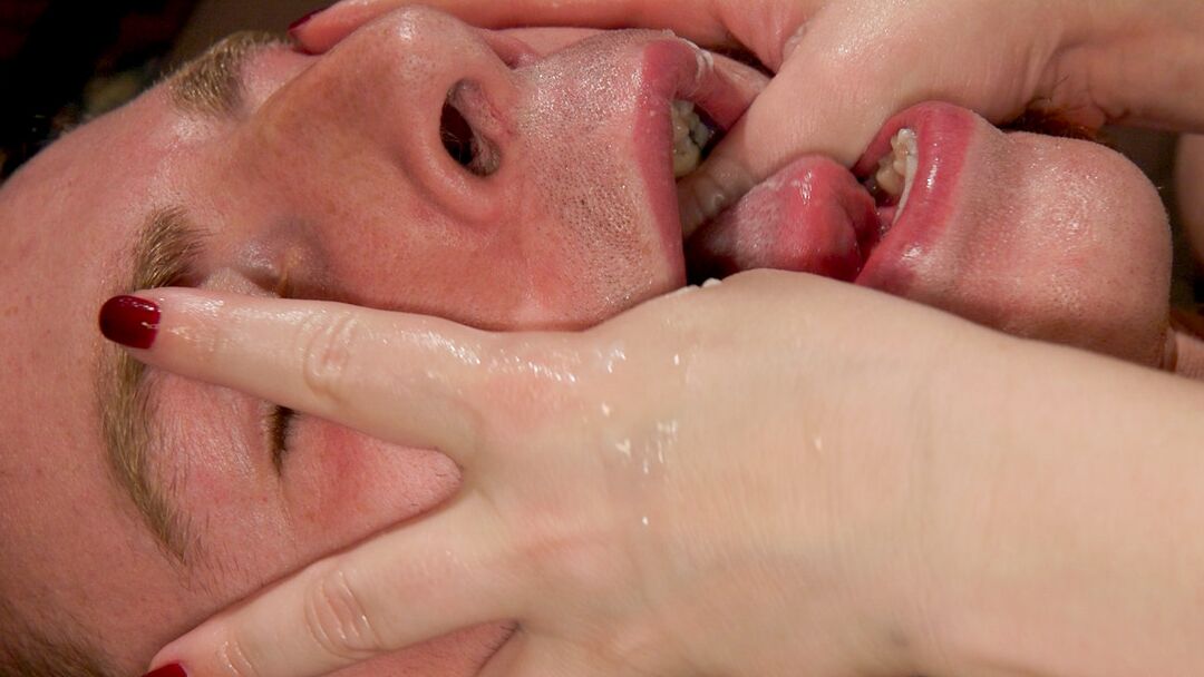 21P Divine Bitches Aiden Starr, Sebastian Keys