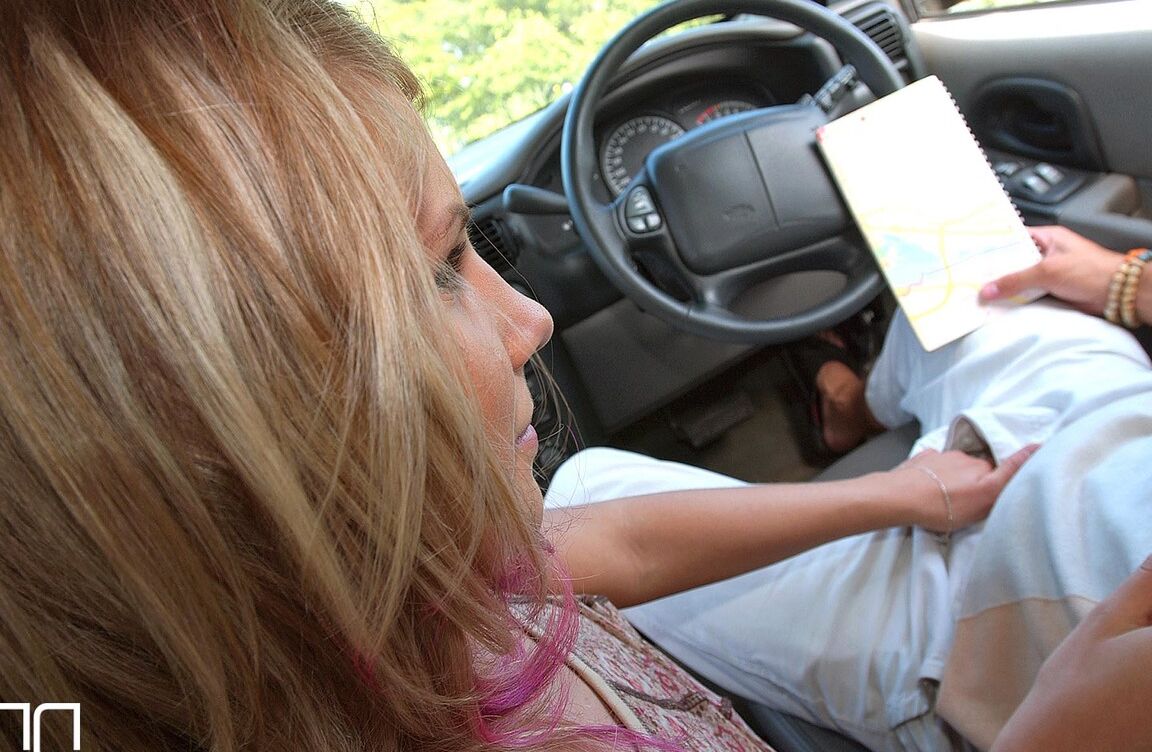 21P Blonde hitchhiker Tiffany Rousso blows the driver to ejaculation for the ride