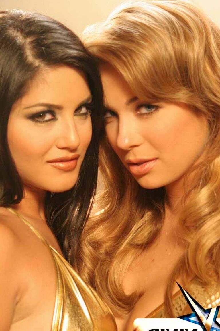 21P La estrella porno india Sunny Leone y su novia se desnudan