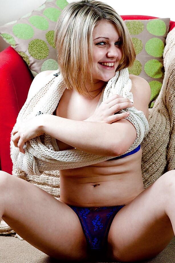 16P Gorgeous chubby blonde amateur Roxy playing with herself and posing