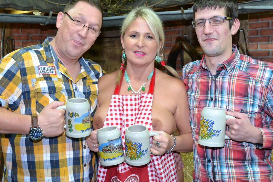 19P Thick blonde serves beer with big boobs out after putting in wood in the nude
