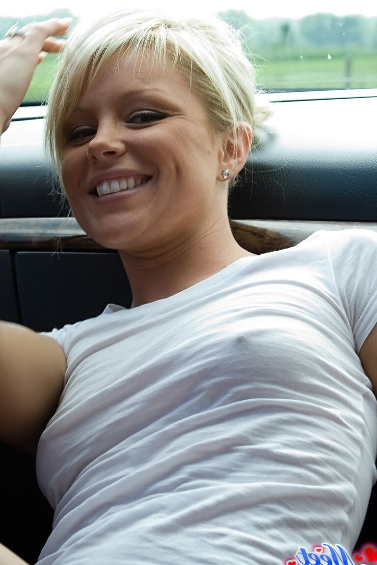 15P Bleach blonde amatuer Madden flips the bird while teasing in thong in her car