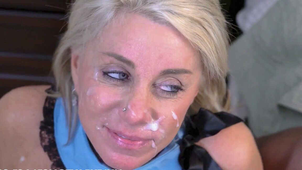 21P Loira MILF Payton Hall faz tratamento facial depois de um gangbang interracial na cama