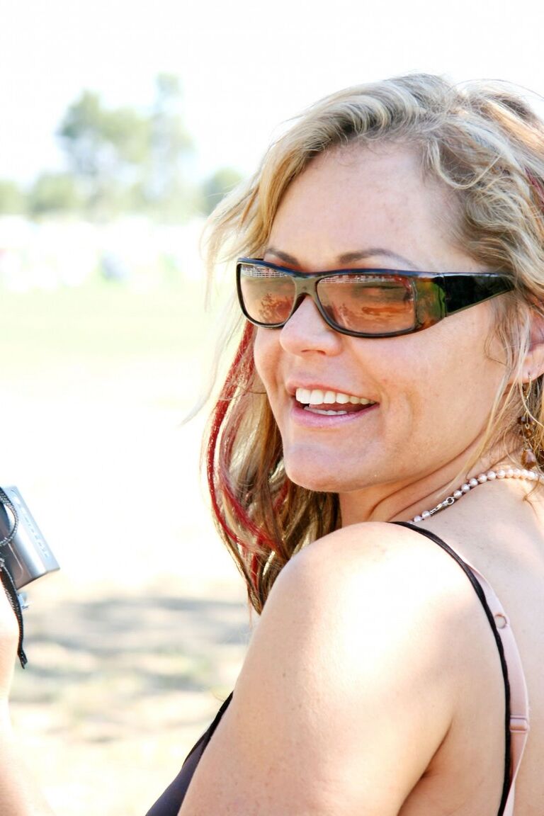 17P Sinful American mom Kelly Leigh meets cute stud on the soccer field