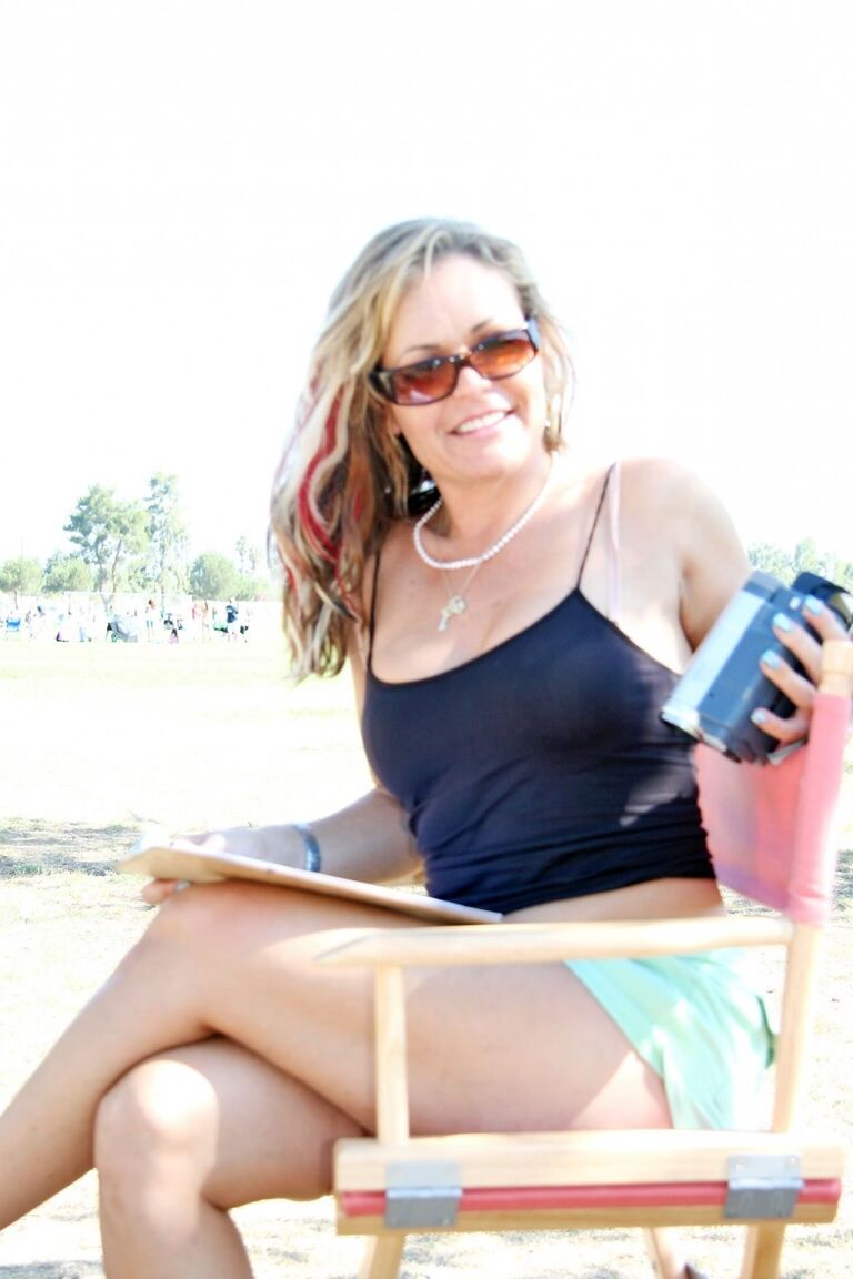 17P Sinful American mom Kelly Leigh meets cute stud on the soccer field