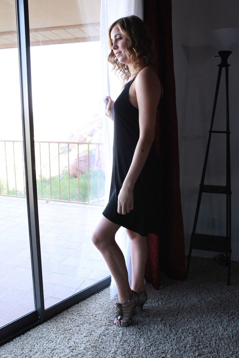 21P Pretty teen Kinsley Eden recebe cunilíngua