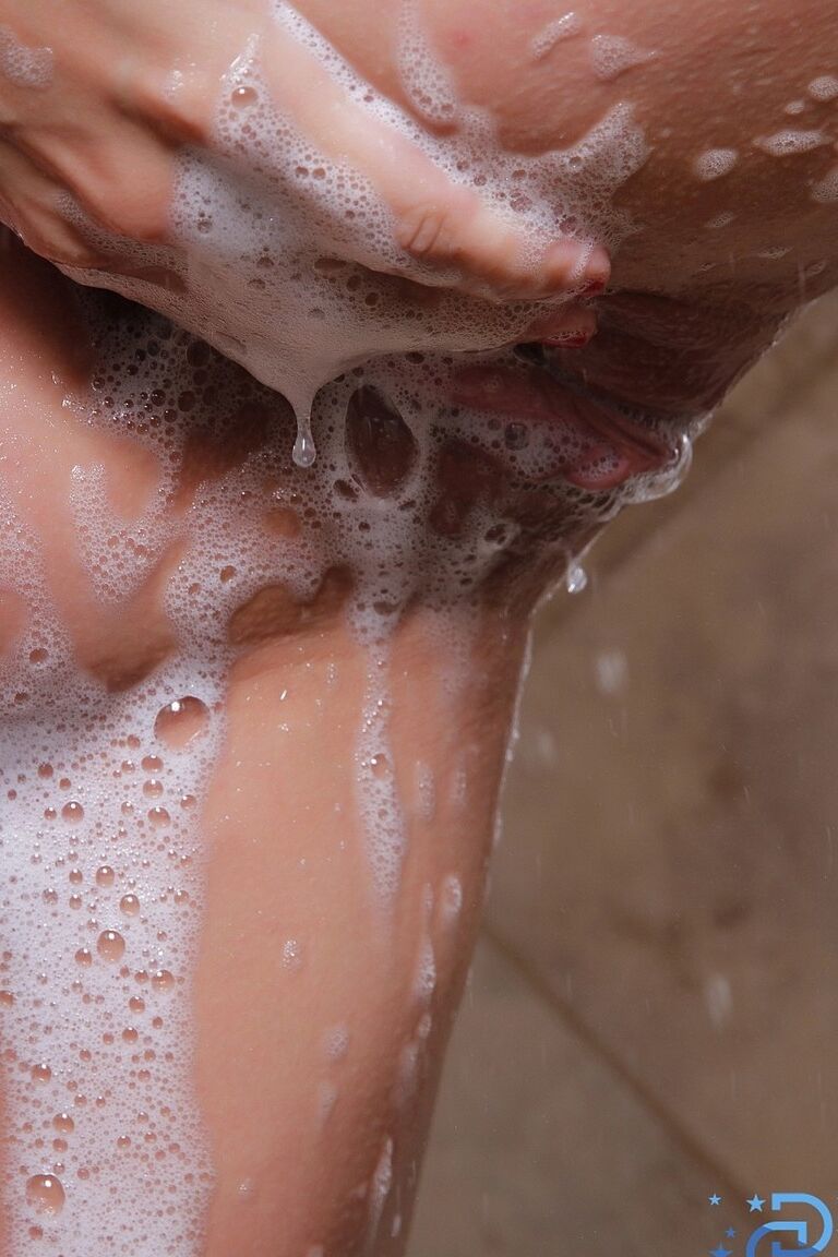 21P Loira MILF Cherie Deville mostrando suas tetas
