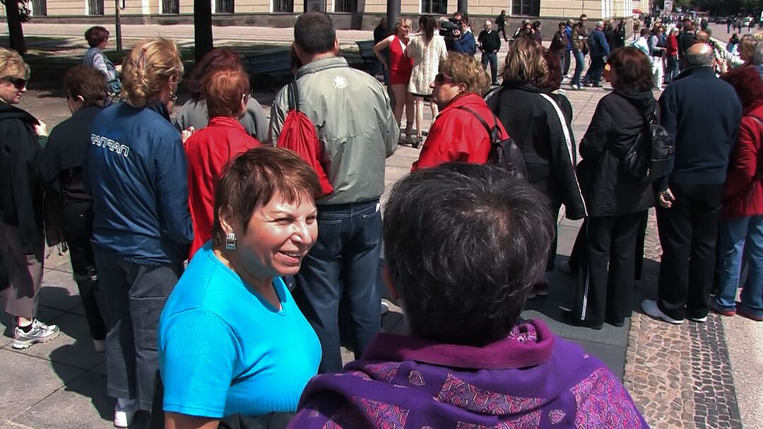 21P Curvy mom Kitty shamelessly posing buck naked for a crowd of people in public