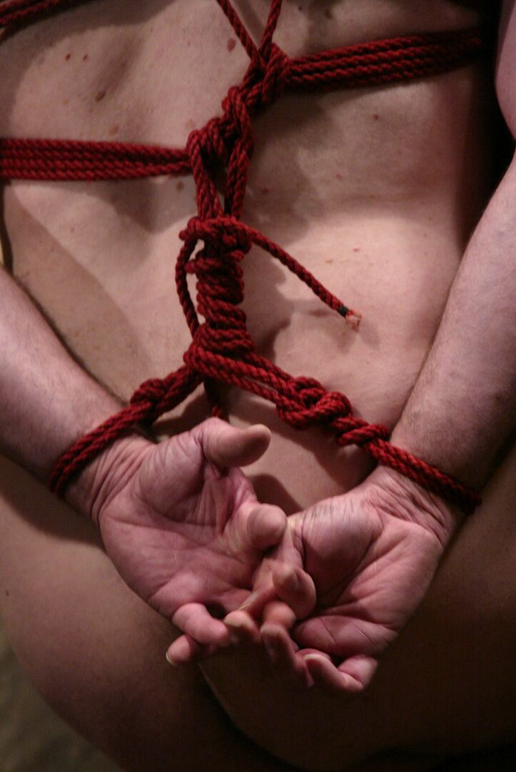21P Hombres con dolor Kyla King, SubDivideMe