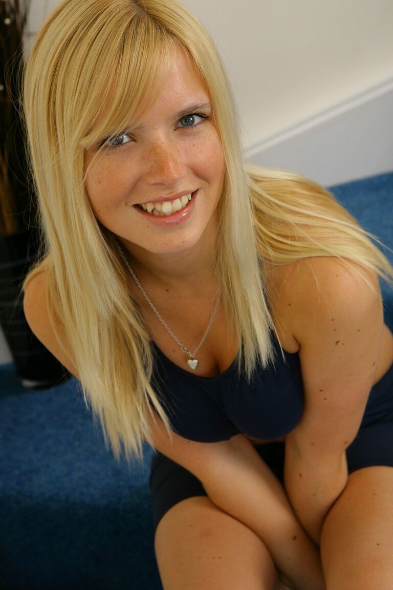21P Only Tease Lauren Hurley