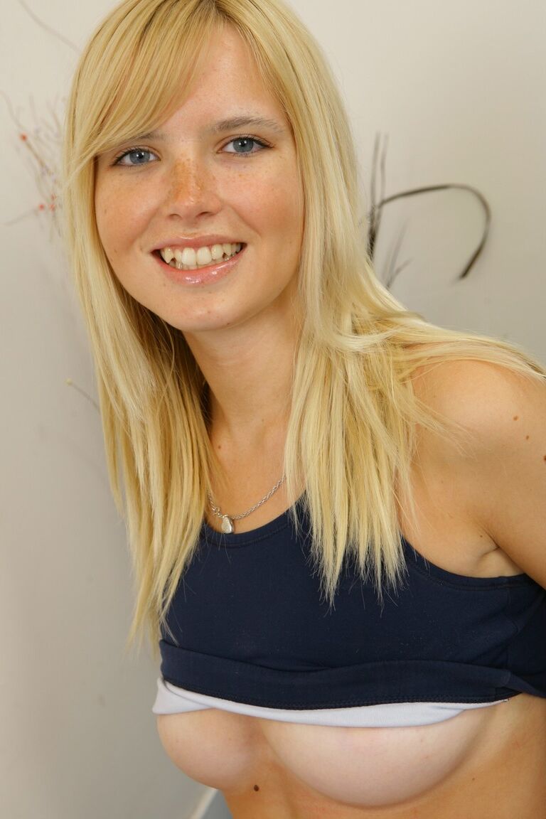 21P Only Tease Lauren Hurley