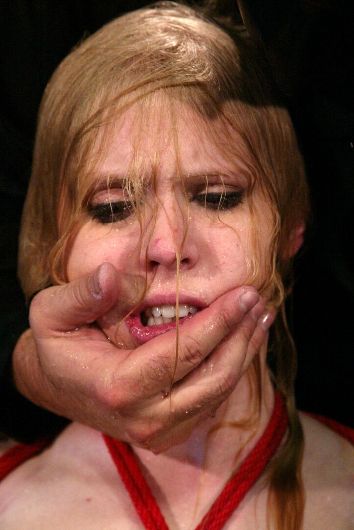 21P Wasser-Bondage Sarah Jane Ceylon