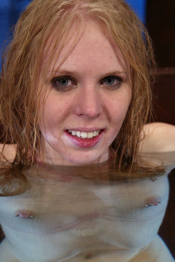 21P Wasser-Bondage Sarah Jane Ceylon