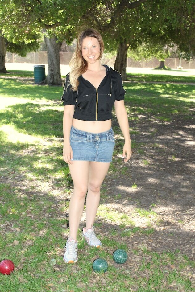 17P Slutty Chrissy Saunders zeigt ihre nackte Möse