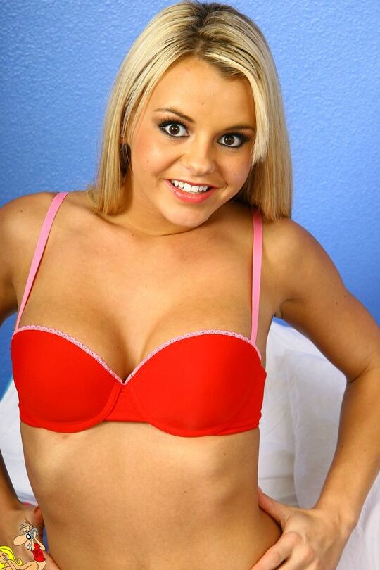 15P A linda loira Bree Olson participa de sexo POV em sua cama