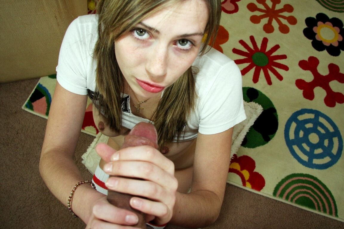18P Die bezaubernde Blondine Aubrey Lee entleert ihren großen Schwanz in POV, bevor sie facialisiert wird