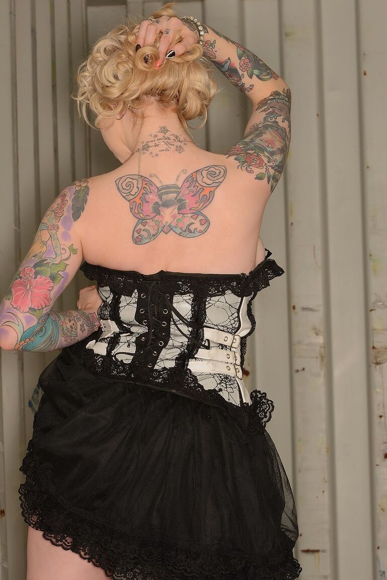 21P DDF Busty Belle Black