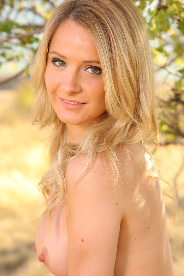 21P Only Tease Elle Richie