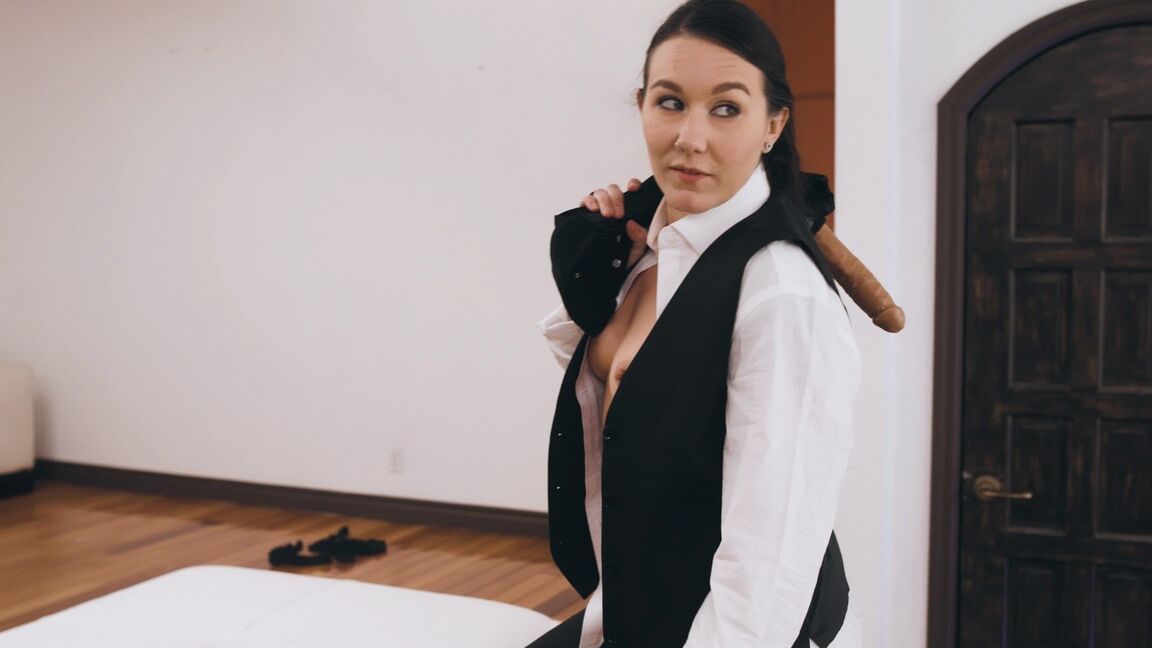 21P Transfixed Lena Moon, Sinn Sage