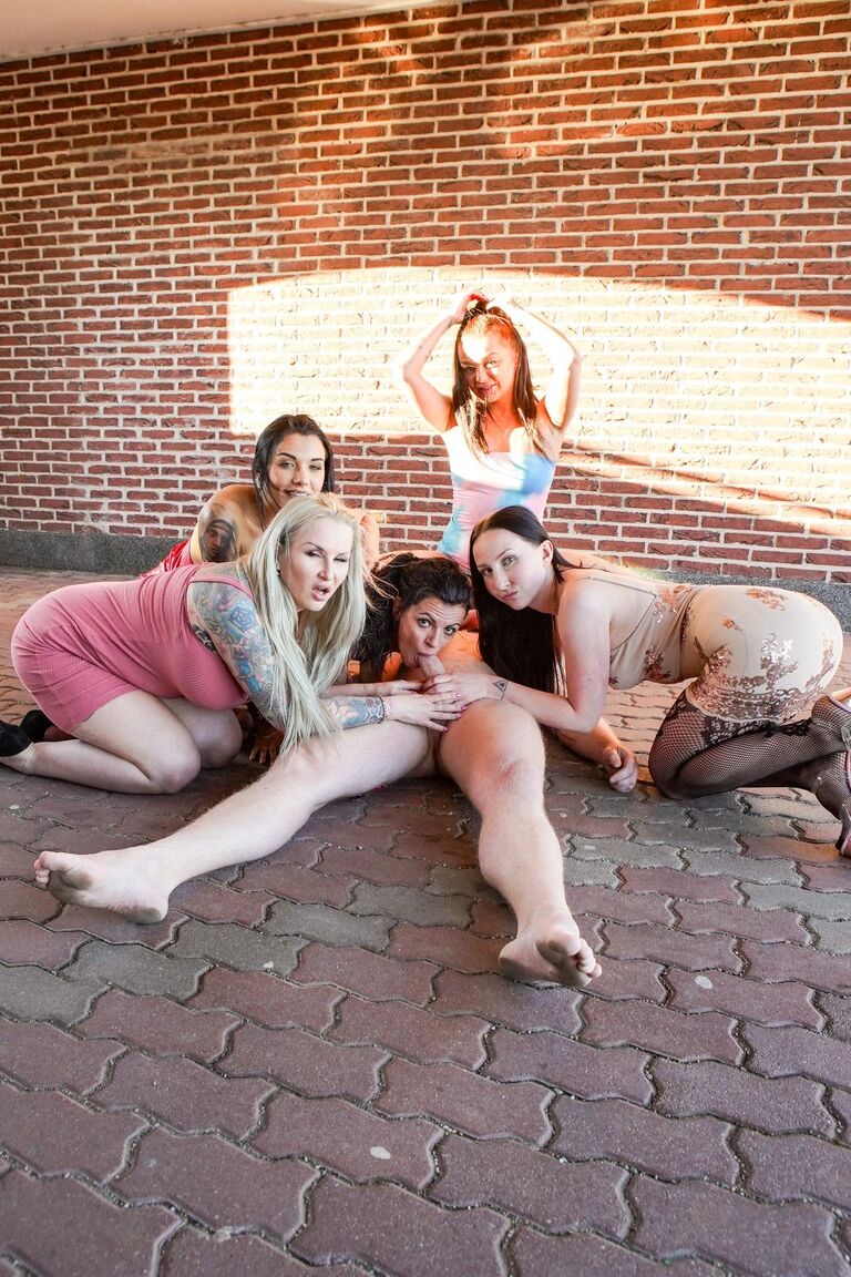 21P 4k CFNM Daphné Klyde, Jarushka Ross, Bella Angel, Adelle Sabelle, Nina Roca