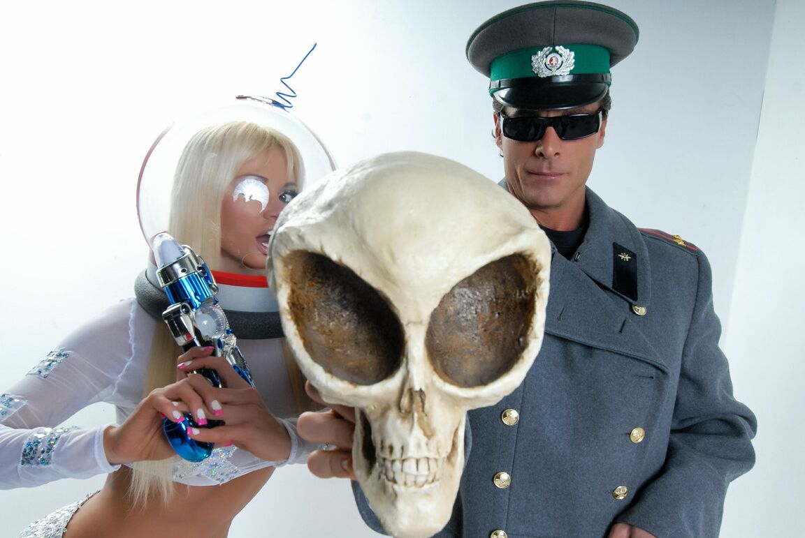 21P Bombshell in a shiny outfit Nikita Von James kisses a security guard