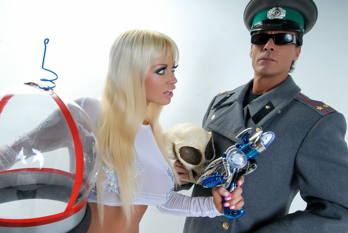 21P Bombshell in a shiny outfit Nikita Von James kisses a security guard