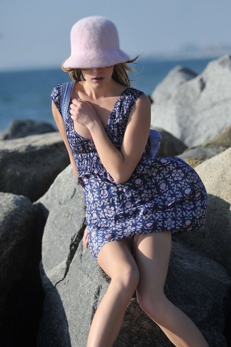 12P Dirty blond girl Sarah James flashes upskirts while going barefoot at beach