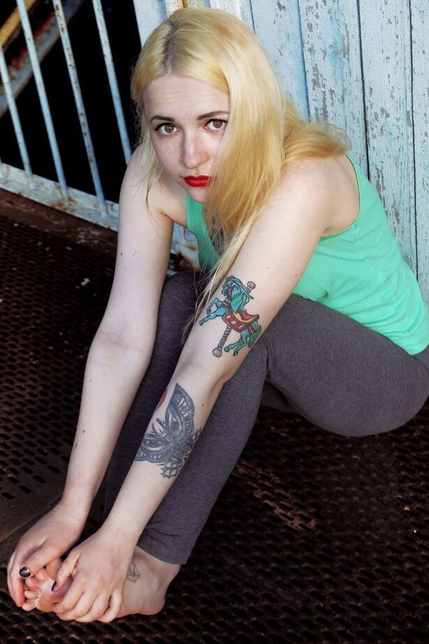 16P Garota loira tatuada Shirley Manson tiras