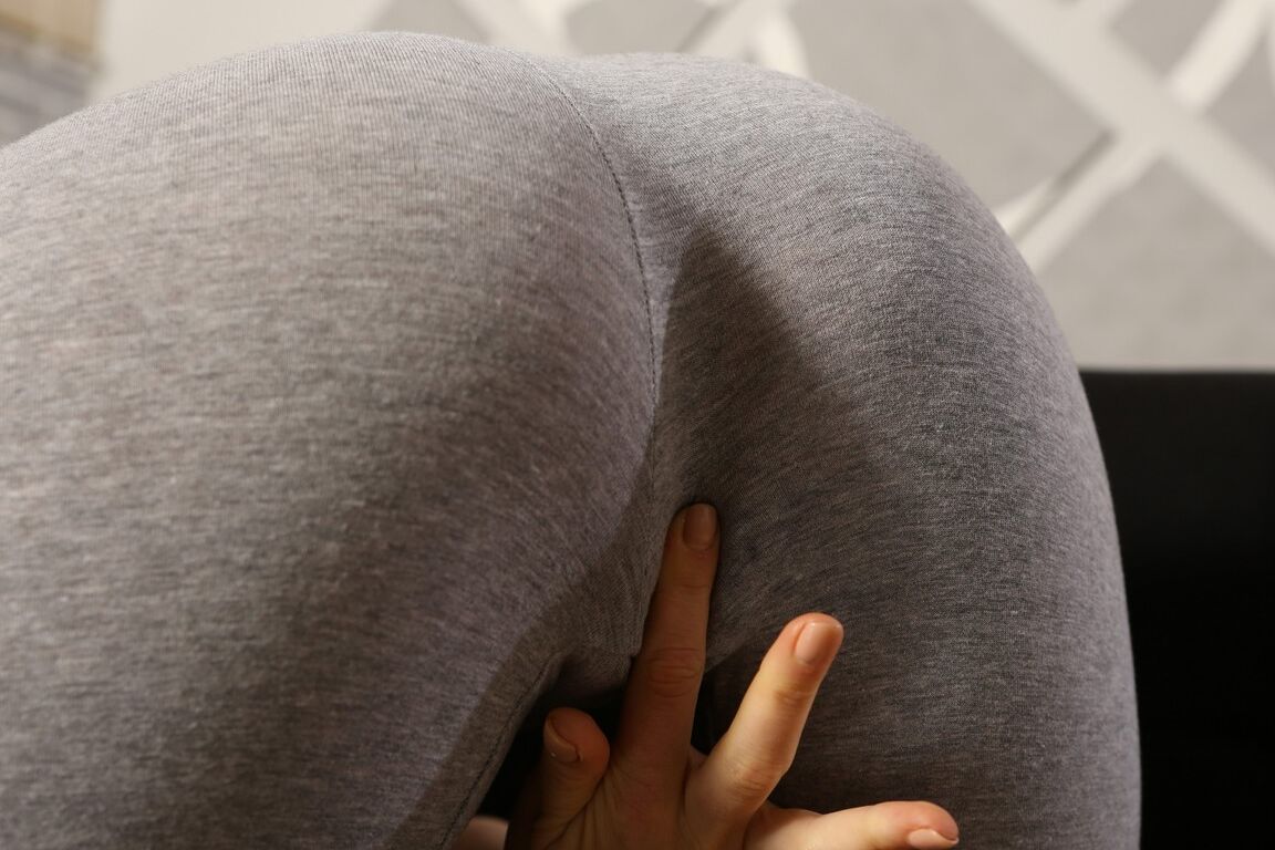 15P La rubia Lindsey Cruz lame su orina después de masturbarse con juguetes sexuales