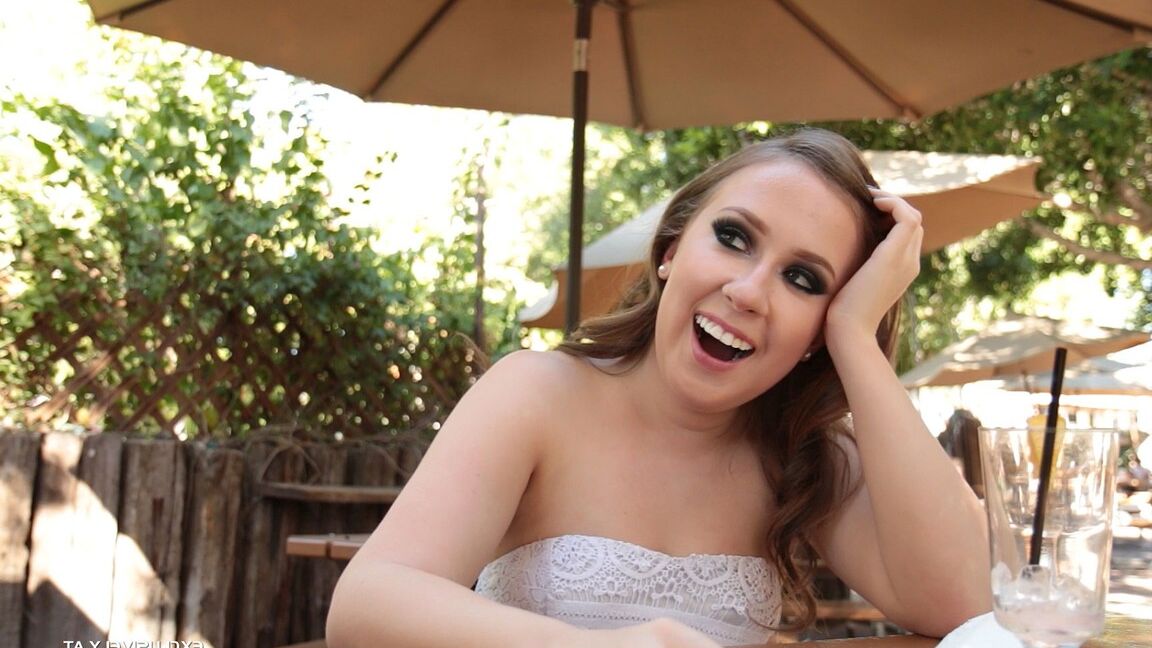 16P Itty Bitty Brooke se llena el coño