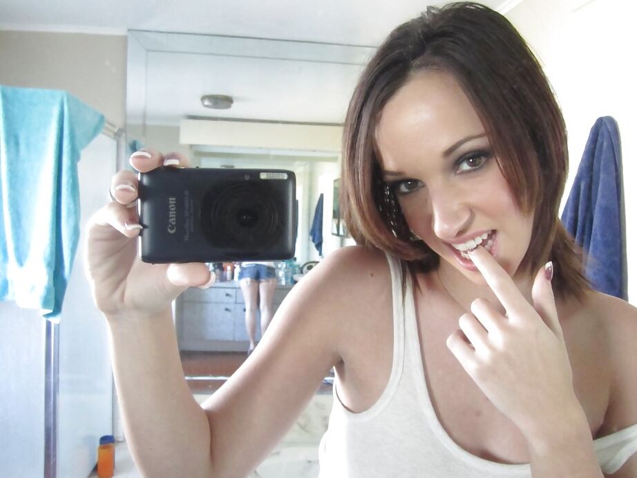 13P Ex-namorada e às vezes pornstar Jada Stevens se despindo para selfies nuas