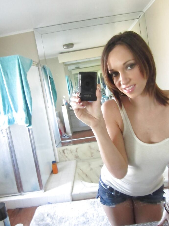 13P Ex-namorada e às vezes pornstar Jada Stevens se despindo para selfies nuas