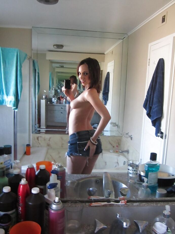 13P Ex-namorada e às vezes pornstar Jada Stevens se despindo para selfies nuas