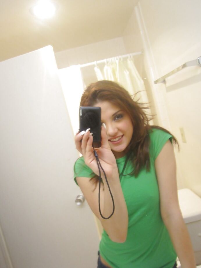 16P Cute ex-girlfriend Evilyn Fierce showing off small boobs while taking selfie