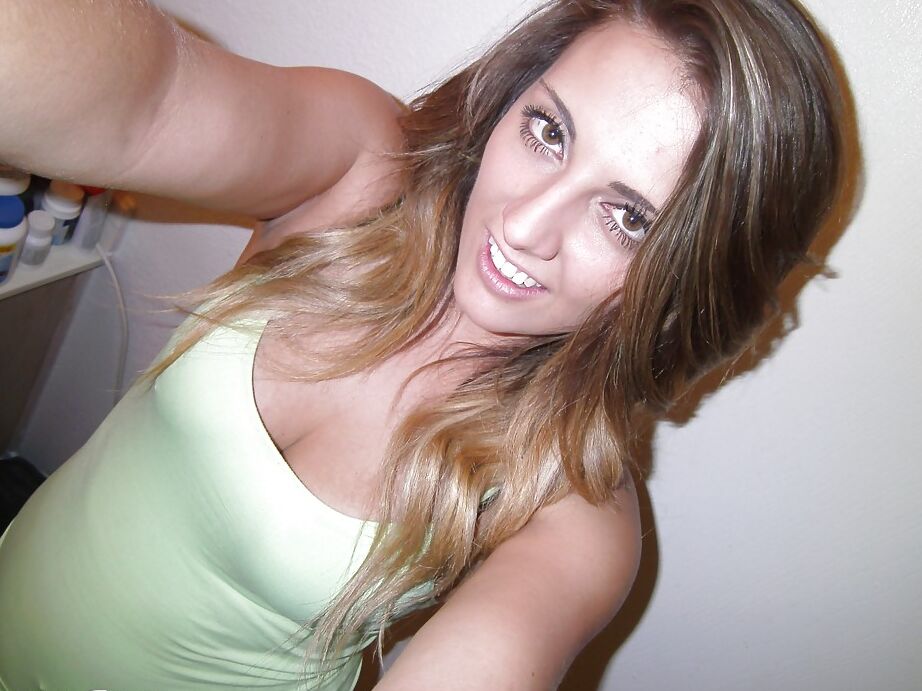 16P With every shot babe Brooke B. takes more daring pics of her body