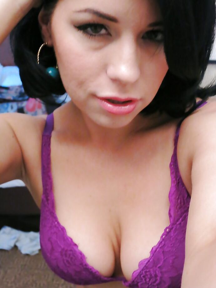 16P Frisky brunette making selfies and revealing her fanny and honey pot