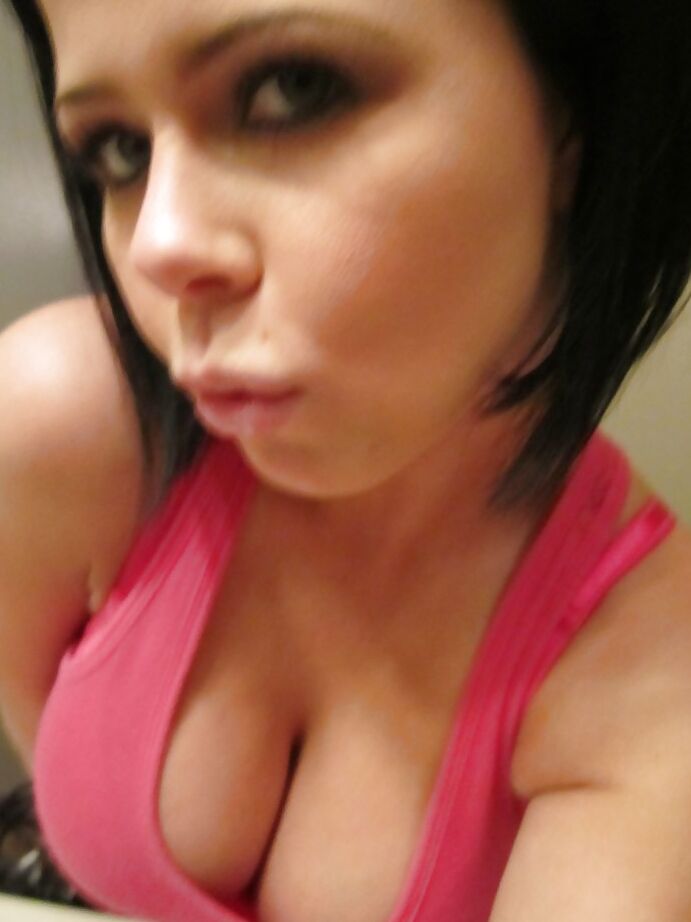 16P Hot ex-gf Loni Evans taking selfshots of her perfect tits in bathroom mirror