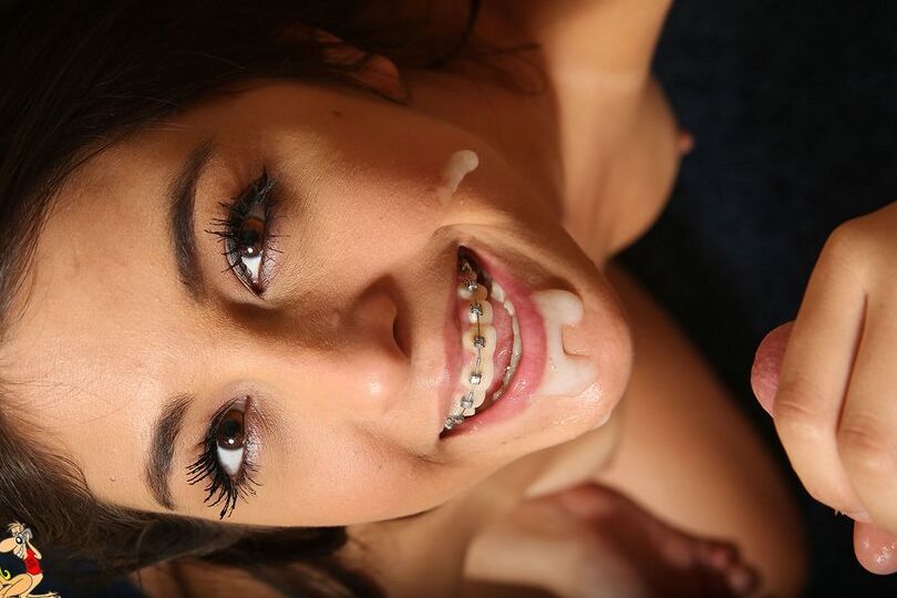 15P Garota latina Natalie Monroe leva uma gozada no aparelho depois de foder no POV