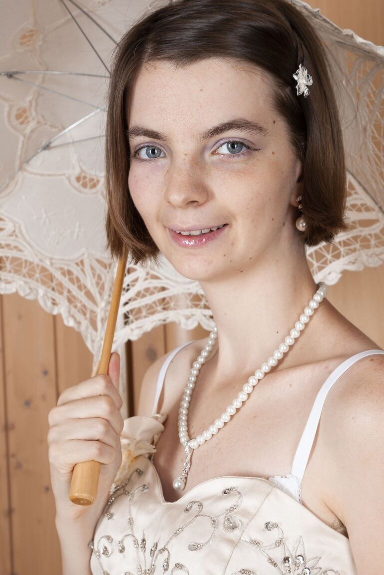 16P Short haired girl Lady Phanthom spreads her moist beaver after getting naked