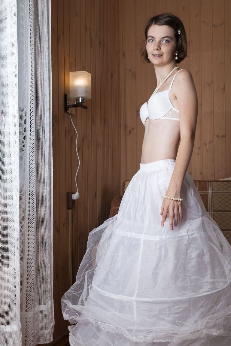 16P Short haired girl Lady Phanthom spreads her moist beaver after getting naked